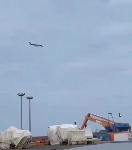 Пассажирский самолет упал в Актау